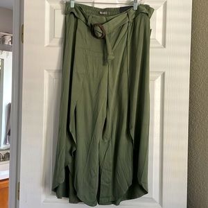 Belted cropped fly-away pants.